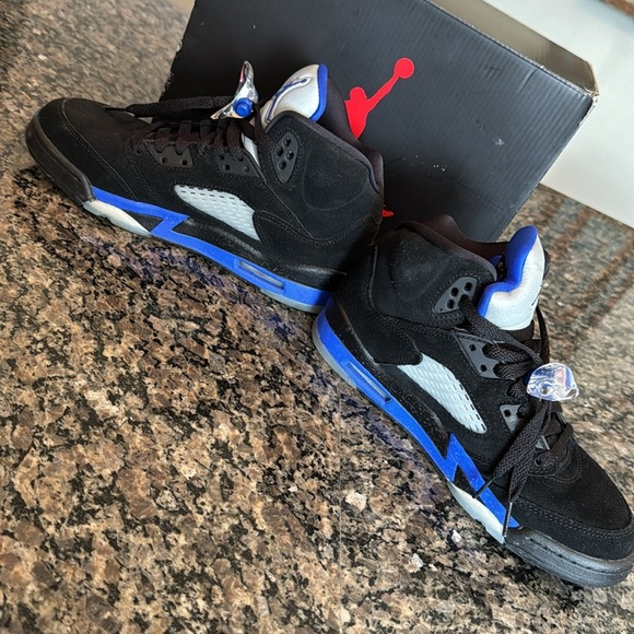 Air Jordan 5 retro Black and Blue Air Jordan Sneakers EUC 5.5Y - Picture 6 of 16